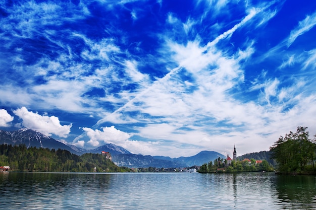 Bled is een stad aan het meer van Bled in Slovenië