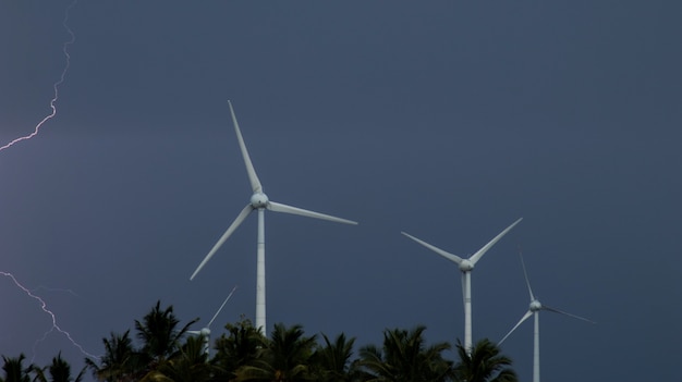 Bliksem op het windpark in India