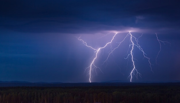 Bliksemstorm 's nachts