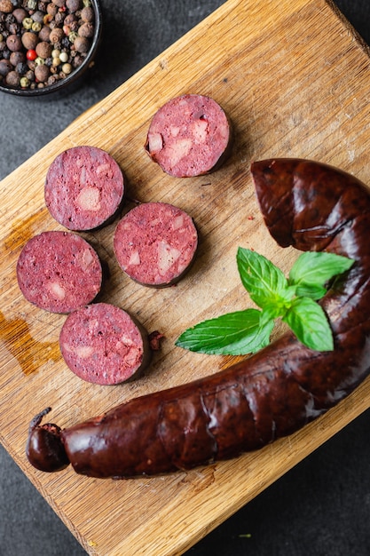 Bloedworst bloedige worst koken vet voedsel op tafel gezonde voeding maaltijd snack kopieer ruimte