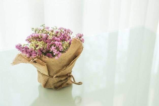 bloemen boeket decoratie op tafel