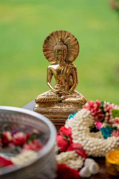 Bloemenslingers voor Boeddha-badceremonieNieuwjaars- en Songkran-festivals voor Aziaten