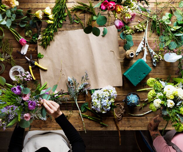 Bloemist werk bloemstuk en decoratie