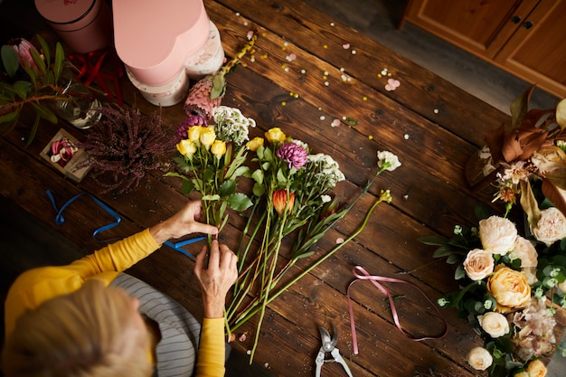 Foto bloemisten boeketten maken