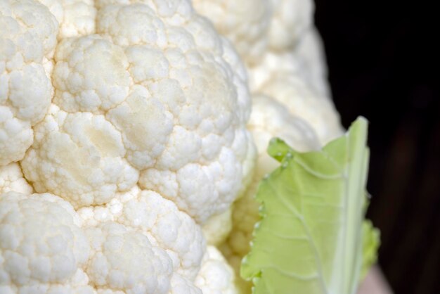 Foto bloemkool close-up tijdens het koken van verse rauwe bloemkool