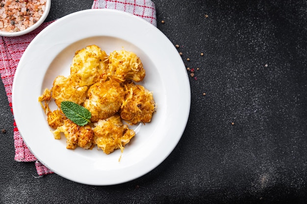 Bloemkool gebakken kaas groente maaltijd voedsel snack op tafel kopie ruimte voedsel achtergrond rustiek