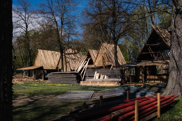 Foto blokhuis in bos rustiek oud huis