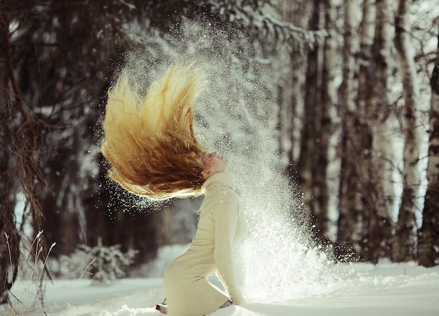 blond haar sneeuw natuur