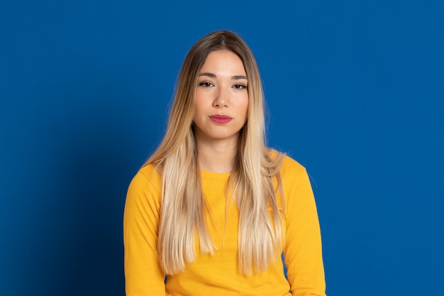 Blonde girl wearing a yellow T-shirt