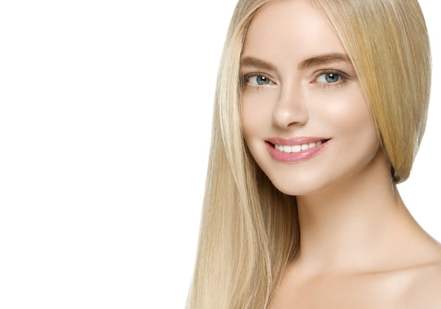 Trucco naturale della pelle sana della donna di bellezza dei capelli biondi