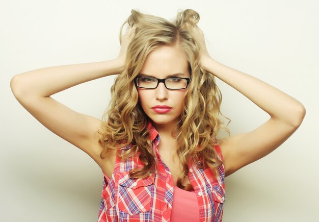 Photo blonde woman with curly hair