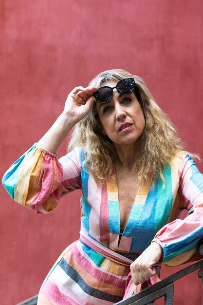 Photo blonde woman with sunglasses and striped dress iii