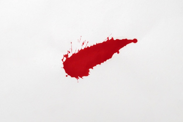 수채화 물감의 붉은 얼룩 할로윈을 위한 현실적인 피 묻은 뿌려 놓은 것