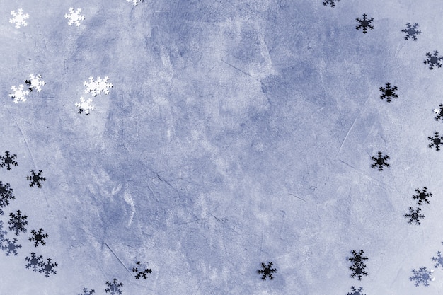 Синий фон с блестящими снежинками