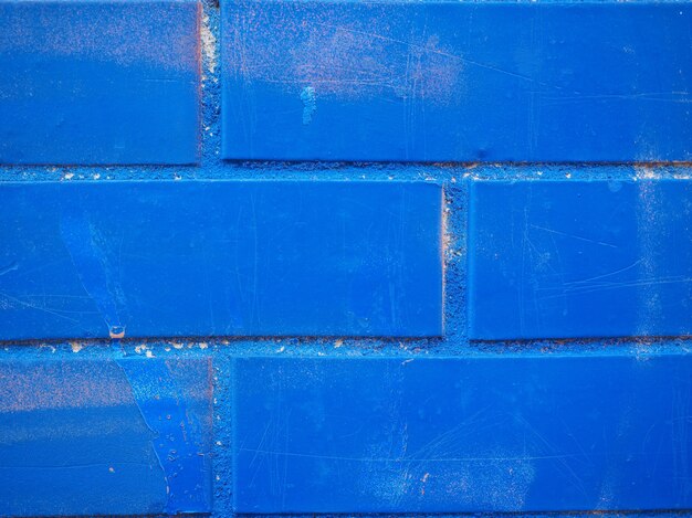 Синий фон кирпичной стены