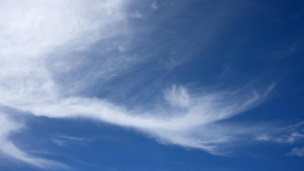 写真 美しい雲と青い明るい空