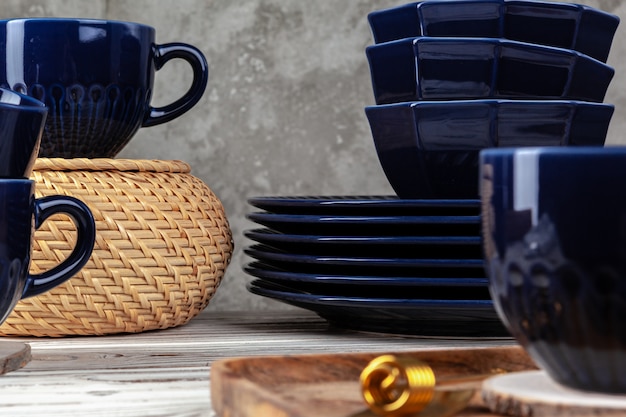 Фото Синяя керамическая посуда
