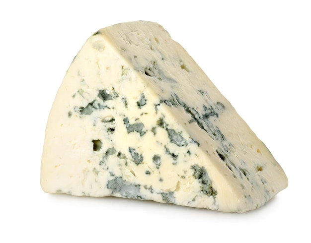 Formaggio blu isolato su sfondo bianco