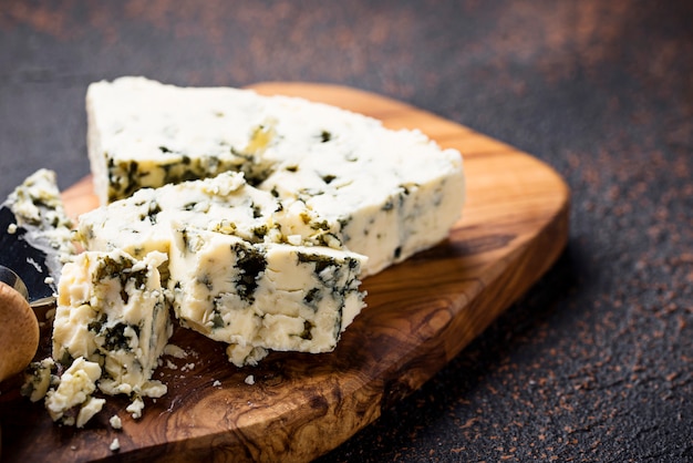 Blue cheese and knife on cutting board