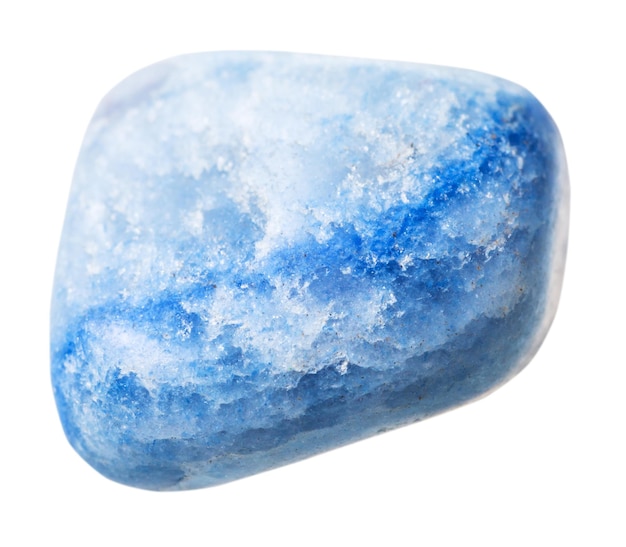 Драгоценный камень агат синего цвета, изолированный на белом