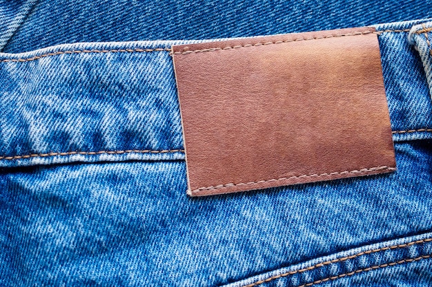 Priorità bassa di struttura dell'etichetta in pelle di jeans blu denim