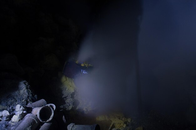 Фото Голубой огонь в кратере айжен