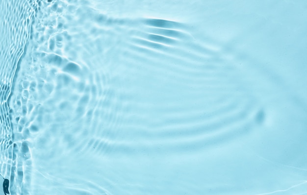 Photo blue liquid colored clear water surface texture with splashes bubbles water waves in sunlight