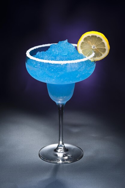 Photo blue margarita cocktail