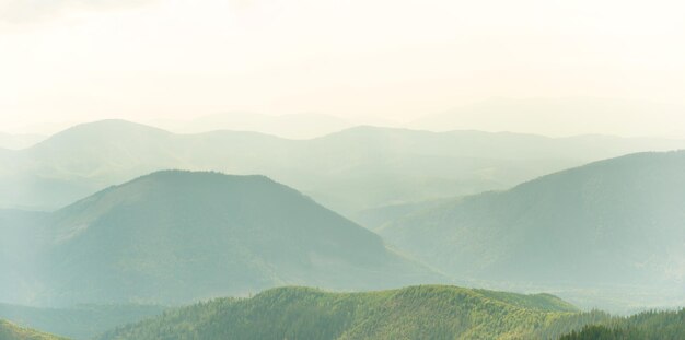 Photo blue mist mountains landscape