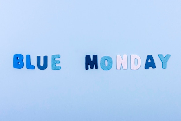 Blue Monday-concept Children39s-brieven vormen een bericht