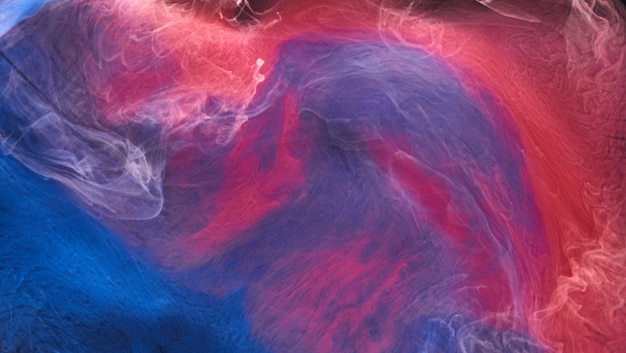 검정 잉크 배경에 파란색 분홍색 연기, 화려한 안개, 추상적으로 소용돌이치는 바다, 수중 아크릴 페인트 안료