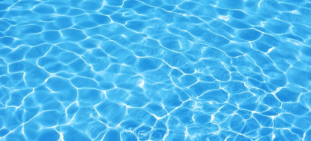 파도와 햇빛 푸른 수영장 물