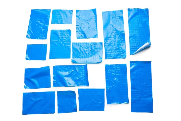 Фото Кусочки синей скотч-ленты, изолированные на белом фоне