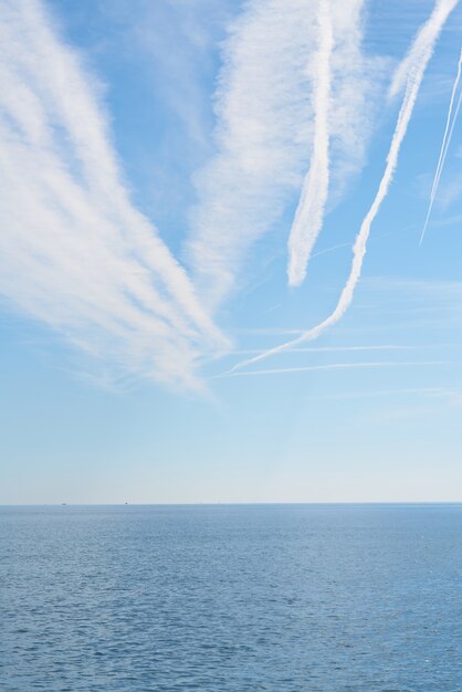 青い海と青い空