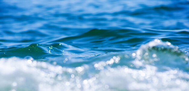 写真 青い海の水の背景テクスチャ