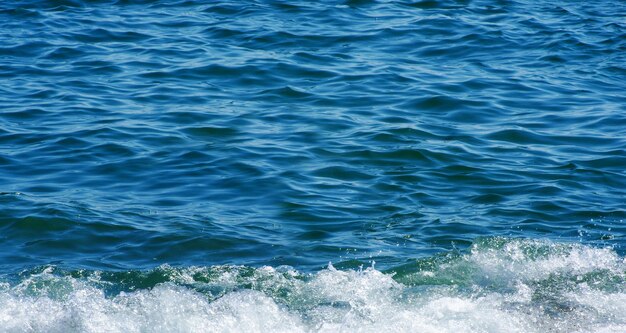 青い海の水の背景テクスチャ