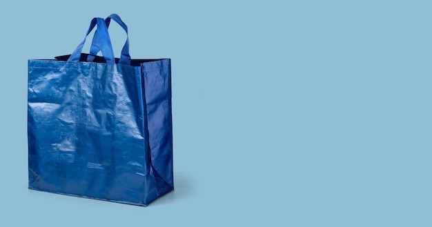 Photo blue shopping bag isolated on white background