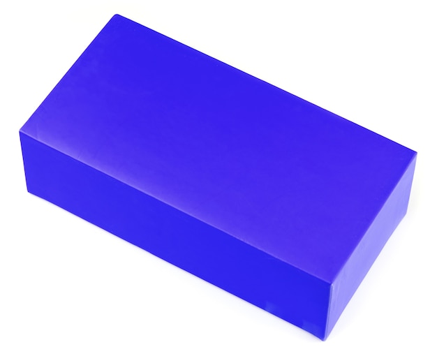 Scatola semplice blu isolata su bianco
