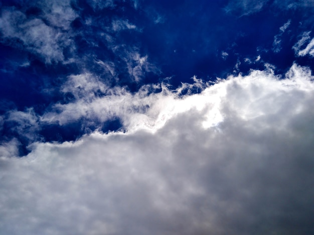 写真 青空と雲