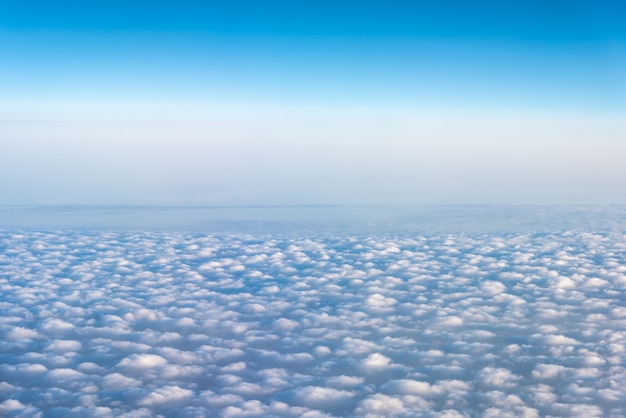 写真 青い空と白い雲。