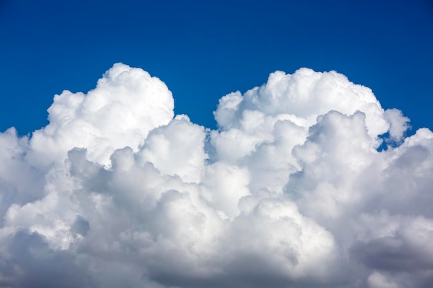 Photo blue sky background with clouds, view nature.