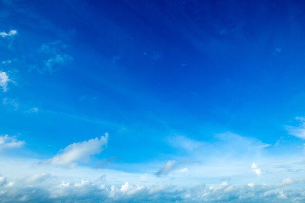 Photo blue sky background with tiny clouds.