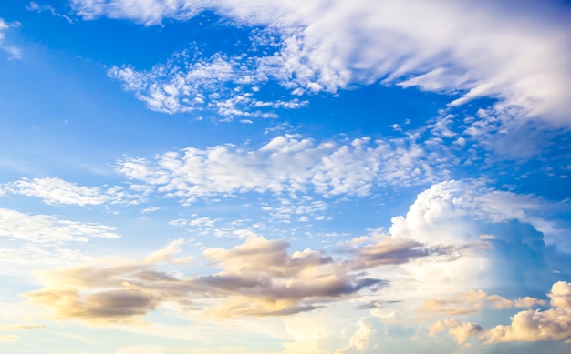 Sfondo del cielo blu