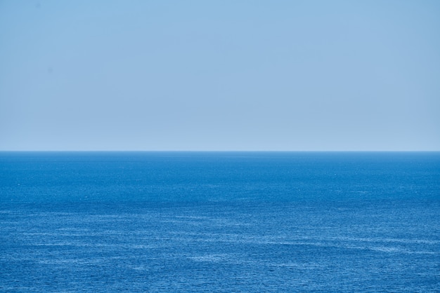 Photo blue sky and blue sea