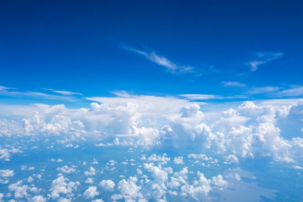 Foto nuvola del cielo blu sulla vista superiore