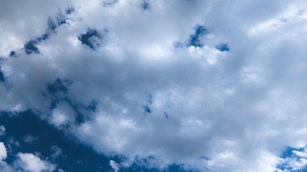 青空と雲の背景