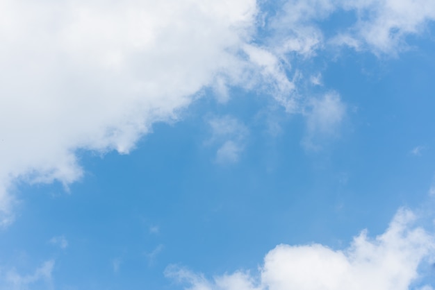 青空と曇り、自然の背景