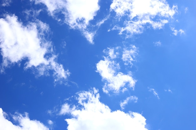 青空、自然の背景。