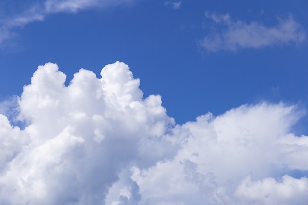 Photo blue sky and white clouds, rain clouds