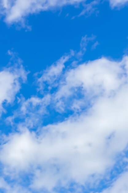 Foto cielo blu e nuvole bianche